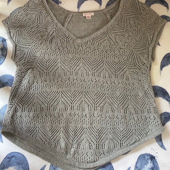 Cotton Crochet Medium Top with petal sleeves. - Picture 8 of 14